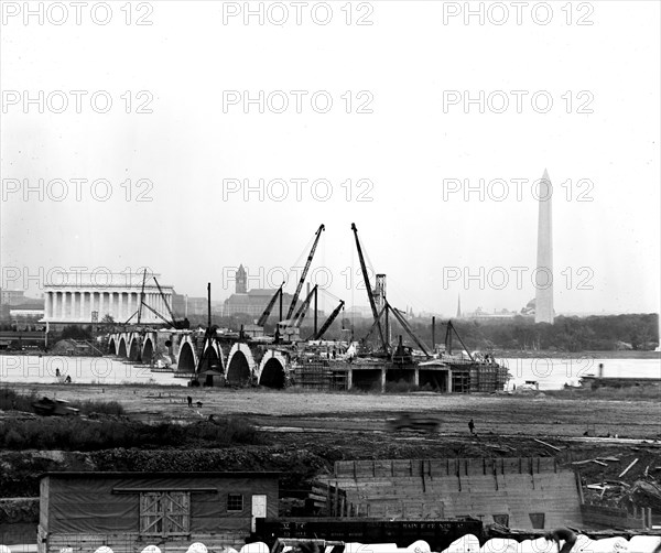 Lincoln Memorial Bridge construction