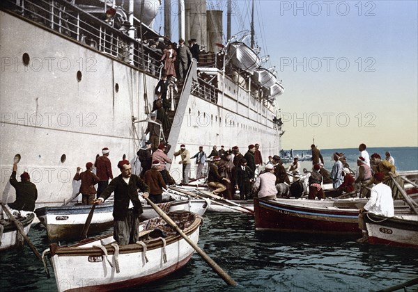 Passengers disembarking, Algiers, Algeria ca. 1899