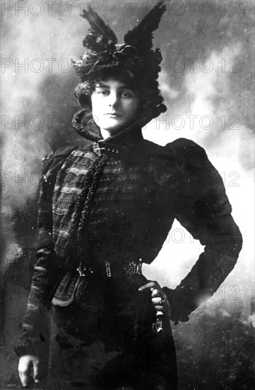 Maude Gonne McBride, three-quarters standing