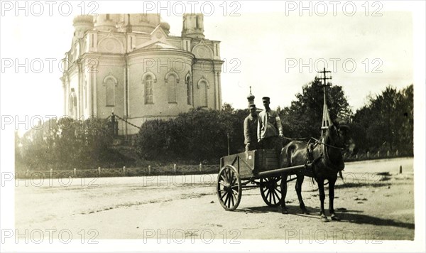 A horse and a buggy in front of the Church at Suomenlinna fortress