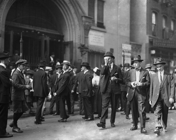 Jewish New Year - before synagogue ca. 1910-1915