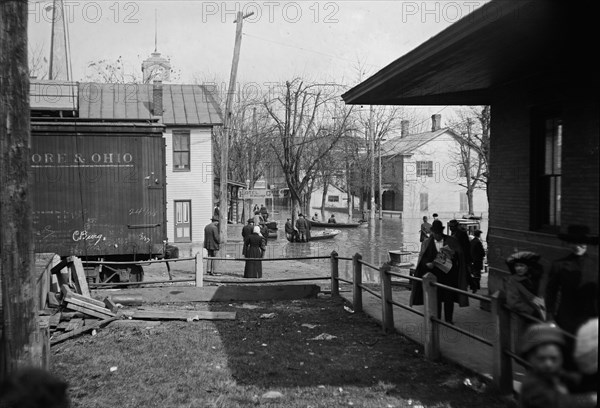 Flooded streets in Cincinnati - 1913