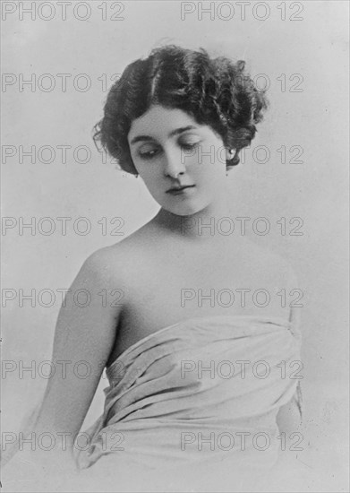 Lina Cavalieri, Italian operatic soprano ca. unknown date