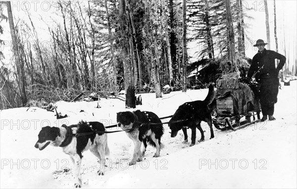 Mail team, Skenna [i.e. Skeena] River, before railroad came 1900-30