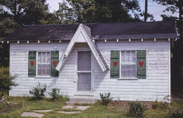 1970s United States -  Southern Cupboard Cabins restaurant and cabins one cabin Route 1 Ruther Glen Virginia ca. 1979