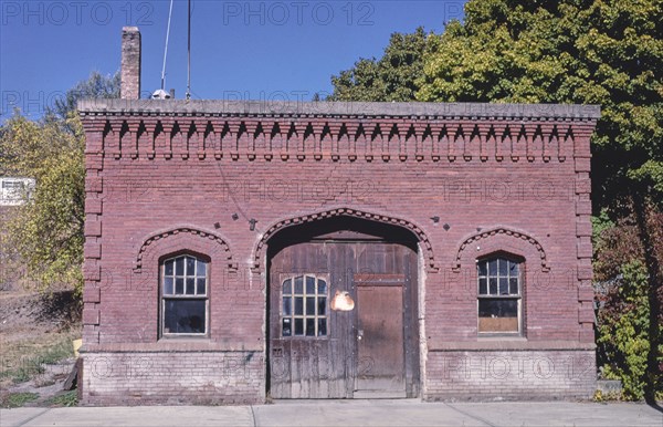 1980s America -  Old garage, Main Street, Palouse, Washington 1987