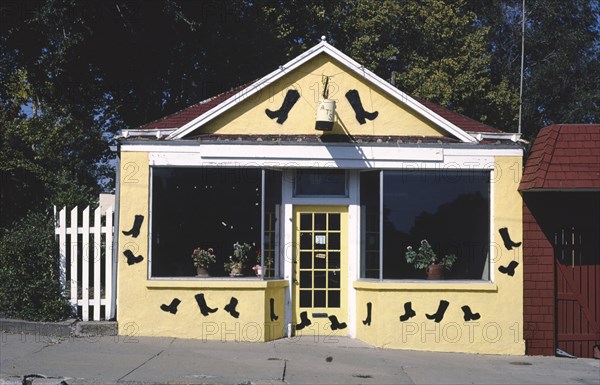 1980s America -  Pat's Shoe Repair, Oregon Street, Hiawatha, Kansas 1988