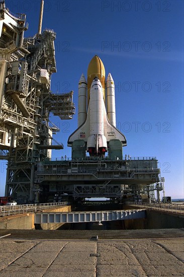 Atop The Crawler Transporter The Space Shuttle Orbiter Atlantis Rolls Out To La Photo12 5436