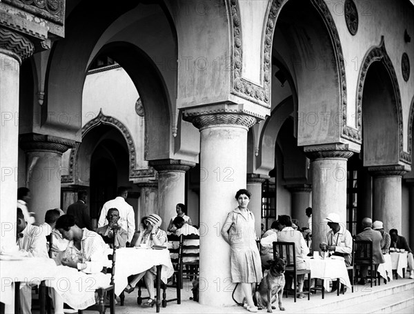 grèce, dodécanèse, rhodes, terrasse de l'hôtel des roses à l'heure du thé