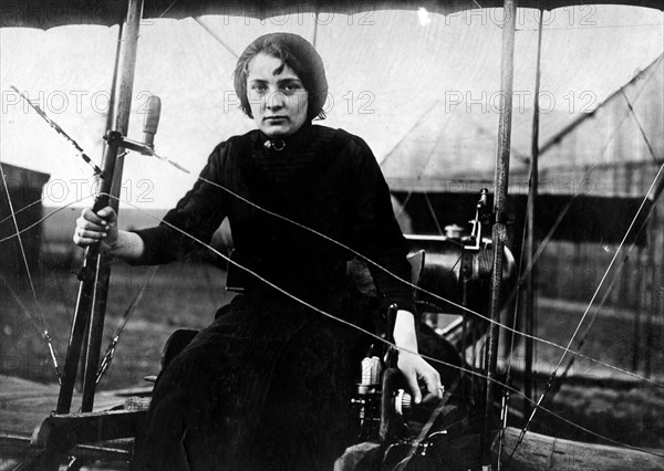 aéronautique, portrait de l'aviatrice susanna bernard, 1910