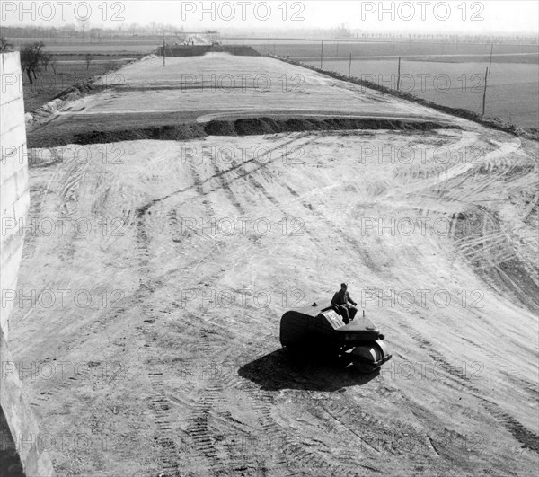 début des travaux section milan-piacenza, 1958