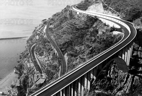 construction d'une route, tronçon de caiafa sur la route pompei-salerno, 1960