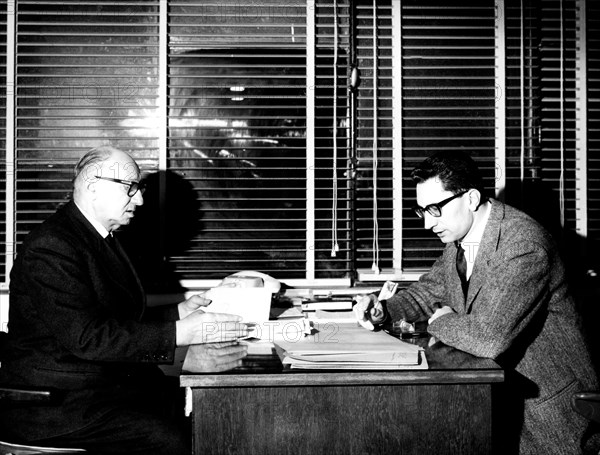 carrosserie zagato, propriétaire zagato et fils dans le bureau, 1963