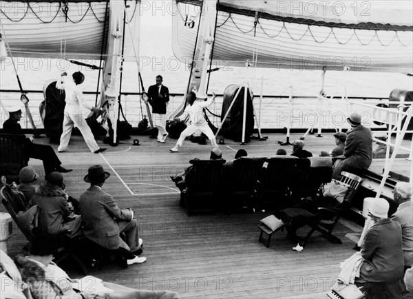 touristes lors d'un match d'es d'es es es sur le pont d'au augustus, 1930