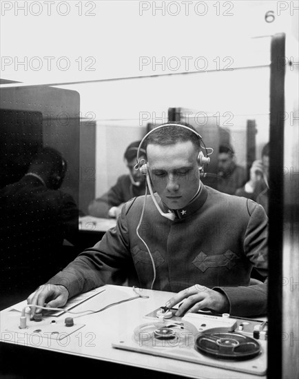 stagiaire au laboratoire de langues, 1965