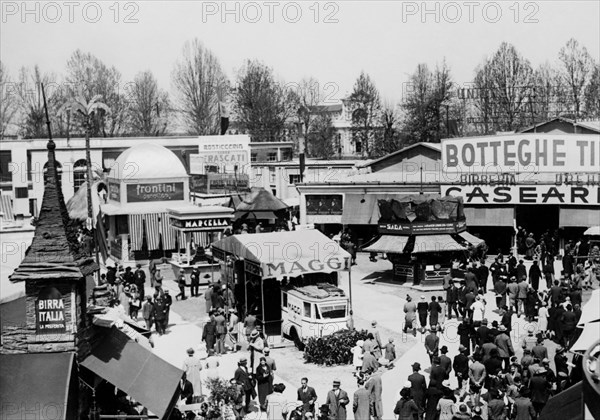 stands alimentaires à la foire de milan, 1930