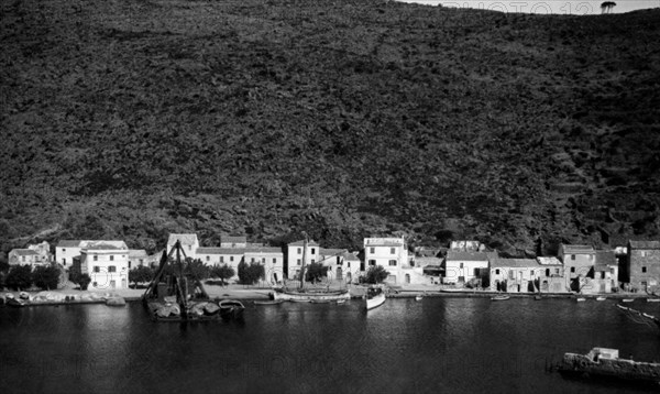 italie, toscane, vue du port de l'île de capraia, 1920 1930