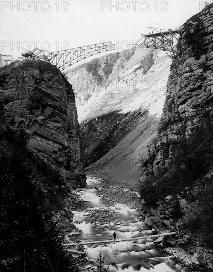 italie, toscane, comano, travaux de construction d'un pont, 1910 1920