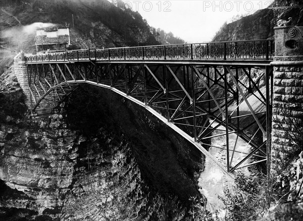 italie, toscane, comano, vue du pont, 1910 1920