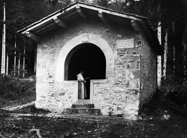 italie, toscane, camaldoli, vue de la chapelle de san romualdo, 1920