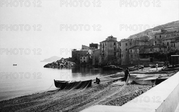 toscane, île d'elbe, pêcheurs à la marina de marciana, 1920 1930