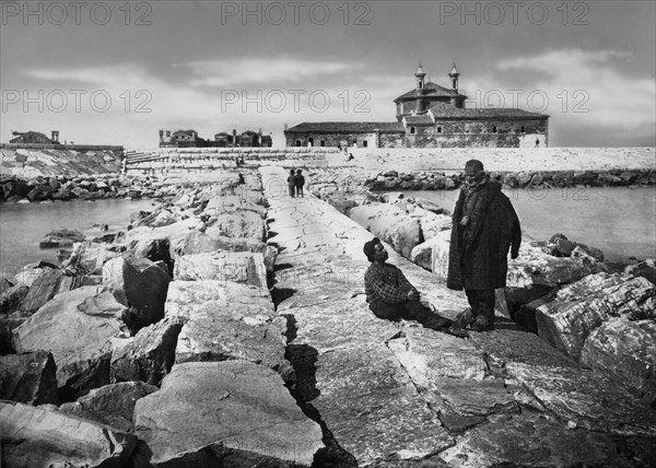 italie, veneto, les murs de san pietro in volta, village de pêcheurs, 1920 1930