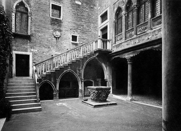 italie, venise, venise, cour ca' d'oro, 1920 1930