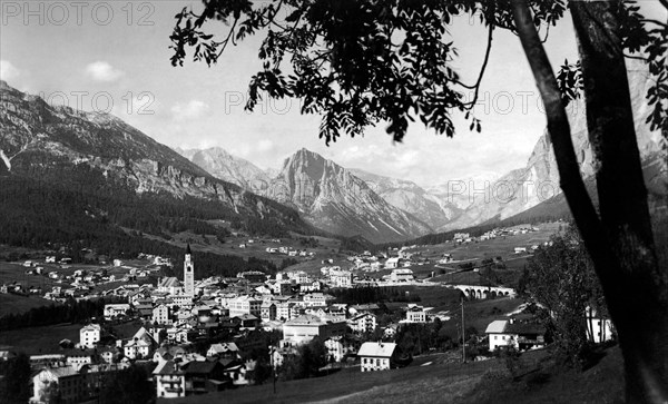 italie, veneto, vue de cortina d'ampezzo, 1920 1930