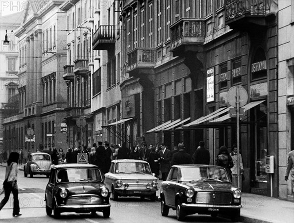 italie, lombardie, milan via montenapoleone, 1970