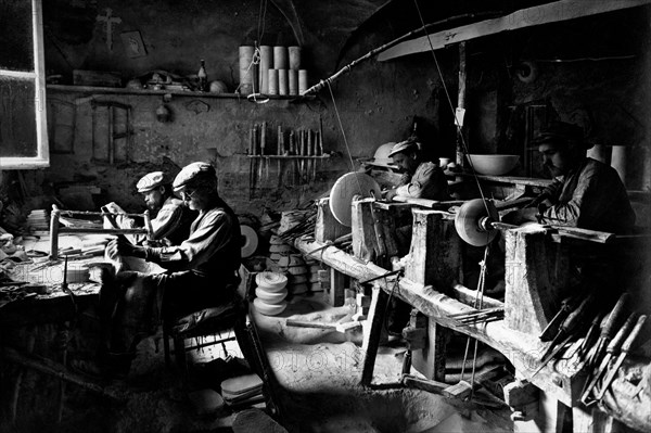 europe, italie, toscane, volterra, atelier d'albâtre, années 1920 1930