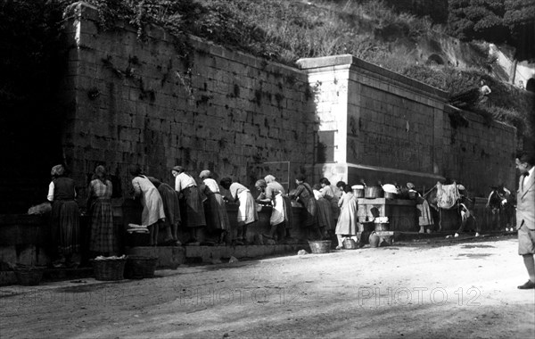 italie, basilicate, rapolla, le lavoir public, 1930