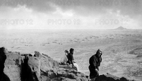 afrique, libye, le désert libyen vu depuis les derniers éperons du tibesti, 1930 1940