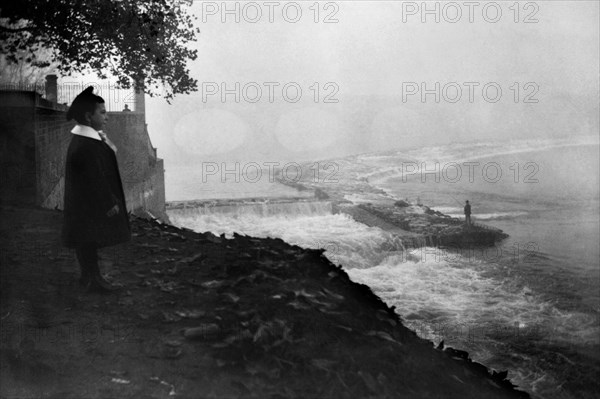 europe, italie, turin, prise d'eau du canal michelotti, 1910