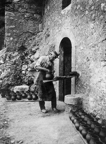 europe, italie, abruzzes, anvers, un potier, 1910 1920