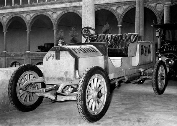 italie, milan, exposition historique des moyens de transport au musée des sciences et des techniques, 1954