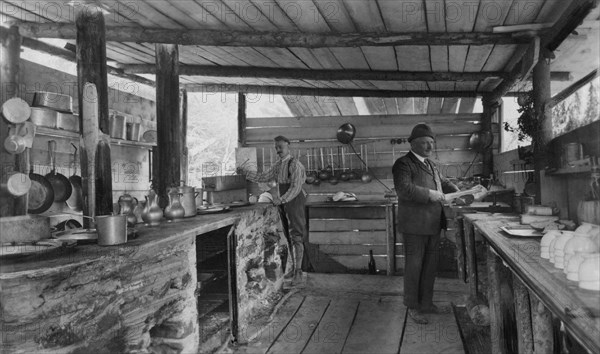 italie, camping, hébergement en cuisine, années 1920