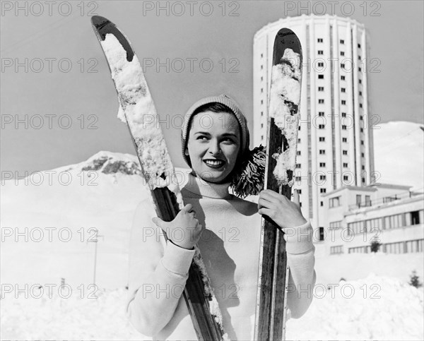 portrait de lucia bosè à sestrière, 1955