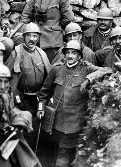 Armando diaz among the soldiers. 1917