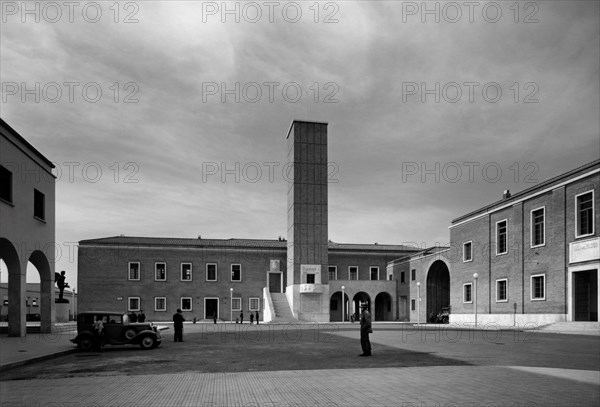 Municipality Square and beam house. Aprilia. 1920-30