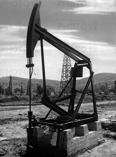 Pumping barbell in albania. 1940