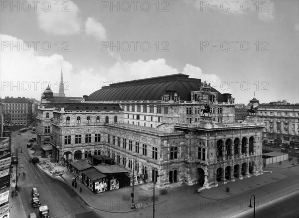 Wiener staatsoper. opera house. vienna 1954