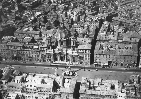 Rome. aerial view of Piazza Navona. 1930-40