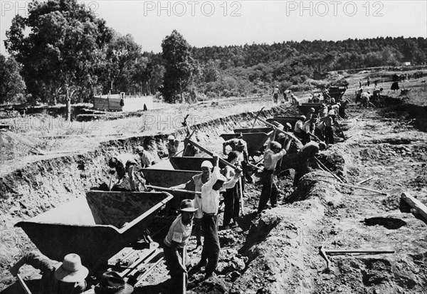 Italy. Rome. excavations of the construction site of the universal exhibition. 1940s