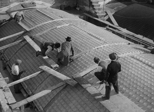 Italy. Rome. workers work on the dome of the exhibition building. 40s