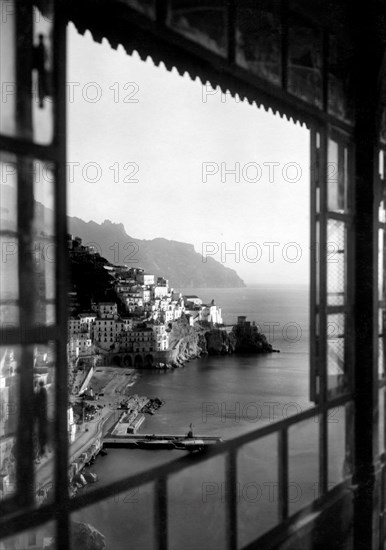 Italy. Campania. view of the Amalfi coast from the Cappuccini hotel. 1910-20