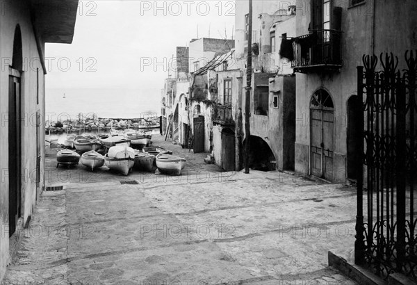 Piazza Fontana. Marina Grande. Capri Island. Campania. Italy 1930-40