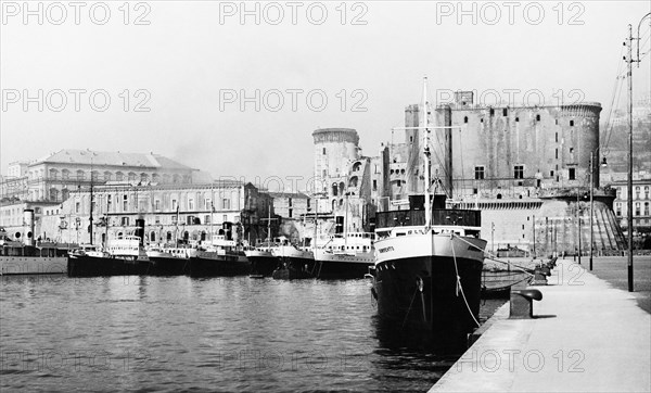 Beverello Pier. Maschio Angioino. Naples. Campania. Italy 1920 1930