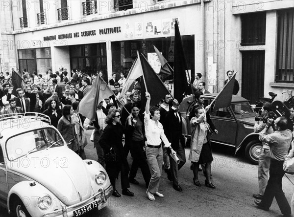 Students of the political science faculty dissolve the occupation of the institute.