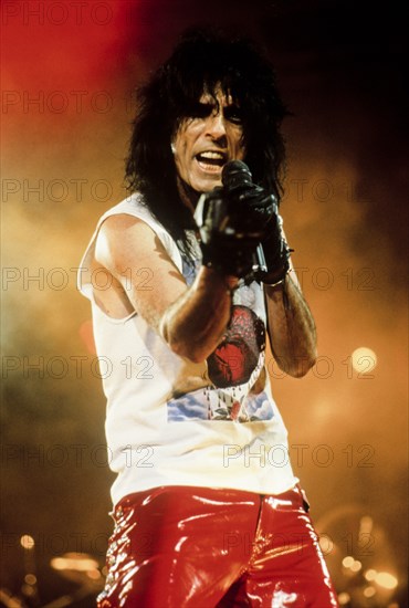 Alice Cooper.