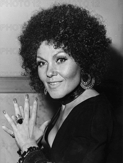 Cleo Laine.